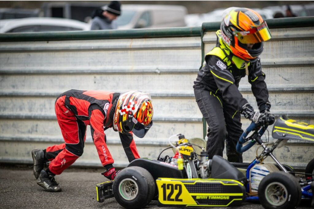 karter helping his team mate